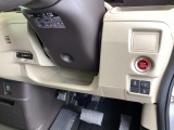 左側に高速で便利なETCがあり、横滑りを防ぐVSAなどのスイッチは、運転席の右側、手の届きやすい位置にあります。