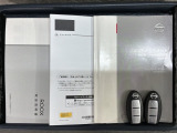 スマートキーは鍵をバッグに入れたままでもドアロックの開閉やエンジンのON・OFFができます。夜間や雨の日も鍵を探さなくて良いので便利です。