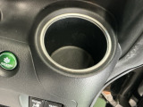 ドリンクホルダー/小物入れにもなって便利です