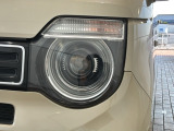 LEDヘッドライトは、点灯の瞬間から最大光量を発揮し、突然暗くなるトンネルなどでの安定感を高めます。