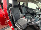 人間工学に基づいた設計で、理想的な運転姿勢を常にキープします。Ergonomic design maintains your ideal driving posture.