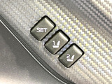 【メモリー機能付きパワーシート】ドライバーごとに設定したシート位置を記憶して、ボタン一つで切り替えできる便利な機能!運転する方が複数名いらっしゃるご家庭におすすめです♪