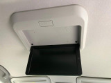 【フリップダウンモニター】家族や友人とお出かけする機会が多い方に大人気のフリップダウンモニター!大画面モニターで車内はエンタメ空間!退屈しがちな長距離ドライブも楽しい時間に変わります!