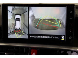 車両を上から見たような映像表示するパノラミックビューモニター付き!