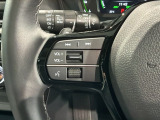 ステアリングにオーディオ操作スイッチが付いています。オーディオ画面に直接タッチしなくても操作が出来ますので、運転に集中できます。