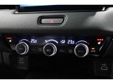 運転席と助手席の温度設定の変更が可能な左右独立タイプのデュアルエアコンです♪♪♪暑がりな人・寒がりな人も誰もが車内を快適にお過ごしいただけます♪♪♪