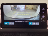 バックをするとき自動でリアの様子が映る『リアカメラ』付き! 画面で確認しながらバックが出来るので駐車の時も安心です。