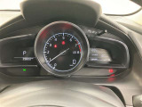 視認性に優れたメーターを採用しており、走行中でも車速や情報が分かりやすく表示されます。運転時の視線移動をむりのない範囲に抑え、快適で安心感のあるドライブをサポートします。