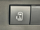 【パワースライドドア】スマートキーや運転席のスイッチでスライドドアの開閉が可能♪電動だから力を入れてドアを開ける必要が無く、小さいお子様でも、重い荷物を持っている時もラクに開け閉めできます♪