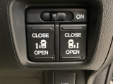 リアドアは乗り降りに便利な両側電動スライドドアです。また運転席に座っていながらスイッチ操作で自在にスライドドアを開け閉めできます。