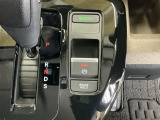 パーキングブレーキはスマートな電子制御式と合わせて渋滞時等にブレーキペダルから足を離しても停車状態を保持してくれるオートブレーキホールド機能で運転が楽になります。スタートはアクセルペダルを踏むだけ