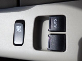 前席の窓の開閉は電動になりますので、便利ですよね。