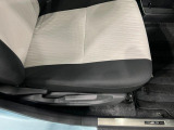 痛みの出やすい運転席シートの角、フロアマット、座面、ともに良好です