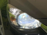 【HIDヘッドライト】非常に明るく前方を照らしてくれるので、悪天候や夜間の走行時も視界良好で安心してお乗りいただけます。