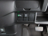 パーキングセンサーや横滑りを防ぐVSA等のスイッチ類は運転席の右側、手の届きやすい位置にあります。