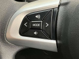 【ステアリングスイッチ付ハンドル】ナビゲーションに視線を移さず、ハンドルから手を離さず、運転に集中したまま手元でオーディオ操作できます♪