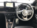 シンプルで使いやすいコクピット。視界性もよく運転しやすいですよ。スイッチ類も使いやすい場所に配置されています。