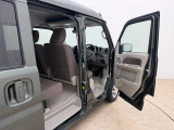 ご納車後の定期的点検に合わせて、「エンジンオイル&フィルター交換」を行うお得なメンテナンスパッケージの「安心メンテナンスパック」をおすすめしております。詳細については当店スタッフまでお尋ねください。