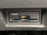 ETC2・0 ナビゲーションと連動モデル。充実したETC機能に加えて、ITSスポットとの高速、大容量、双方向の通信が可能で、次世代の運転支援サービスを受けることができます。