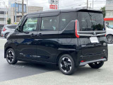 車線逸脱警報、車両が車線をはみ出す可能性がある場合に警報音と警告表示でドライバーに知らせてくれます。