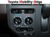 マニュアルエアコン装着車です。お好みのモ-ドに設定して、快適な室内温度をお楽しみ下さい。