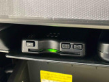 ETCカードを挿入することで高速道路を利用する際の支払いがキャッシュレスになったり、ETCスマートインターチェンジが利用できたり、とても便利なアイテムです!保証は修理保証のみとなります。