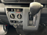 納車前にはプロのメカニックが、各部の点検を行います。ディーラーにしか出来ない品質、そしてサービスできっと満足していただけると思います!