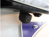 バックカメラが付いているので後方確認が非常にしやすいです。今や運転初心者も熟練者も必須装備!ついていて損はないですね♪