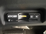 ETC2.0を搭載し、高速道路の料金決済をスムーズに行えるだけでなく、道路情報を活用した高度な運転支援サービスにも対応しています。