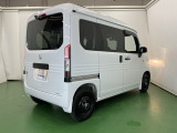 プライバシーガラスが装備されています。外を見るときには気にならずに、後方車両からは車内が見えにくくなってます