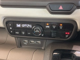 運転席にはシートヒーターが付いています!寒い日に便利な装備ですね。