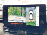 【パノラミックビューモニター】専用のカメラにより、上から見下ろしたような視点で360度クルマの周囲を確認することができます☆死角部分も確認しやすく、狭い場所での切り返しや駐車もスムーズに行えます。