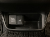 【USBポート】USBポートも装備されています♪スマートフォンのオーディオに連携も可能です。今や欠かせない装備の一つです!