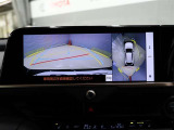 パノラミックビューモニター付きです。車両を上から見たような映像をディスプレイオーディオ画面に表示。運転席からの目視だけでは見にくい、車両周辺の状況をリアルタイムでしっかり確認できます。
