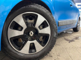 ●純正ホイール:輸入車ならではの卓越した走りを支えるホイールと足回りです!日本車の走りに慣れている方にもぜひ体感して頂きたいほど、高いレベルでまとまっています!