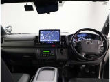 オシャレなインテリアで運転する気分も盛り上がりますよね^^