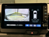 リバースギアに入れるだけで後方の表示へ切り替わります。夜間や雨の日の駐車も楽になりますよ。