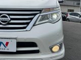 【LEDヘッドライト】悪天候や夜間走行時も良好な視界を確保し安心して運転できる高輝度LEDヘッドライトを装備!点灯速度が早く、消費電力も抑えられています。