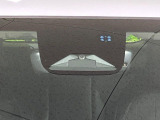 【ホンダセンシング】走行中に前方の車両等を認識し、衝突しそうな時は警報とブレーキで衝突回避と被害軽減をアシスト。より安全にドライブをお楽しみいただけます。