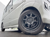 【14インチアルミホイール】外観にマッチしたアルミホイールを装着しております。各種アルミホイールや、スタッドレスタイヤも取扱いしております。是非ご相談ください♪