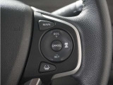◆アダプティブクルーズコントロール◆予め設定した車速内でクルマが自動的に加減速。前走車との適切な車間距離を維持しながら追従走行します。【LKAS】車線維持支援システムでステアリング操作を支援。