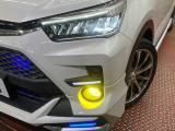 【LEDヘッドライト】悪天候や夜間走行時も良好な視界を確保し安心して運転できる高輝度LEDヘッドライトを装備!点灯速度が早く、消費電力も抑えられています。