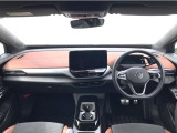 センターに大型ディスプレイを設置した新世代のインストゥルメントパネルは情報量も多く、高い操作性で長距離、長時間の運転によるストレスを軽減します。
