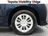 シンプルなデザインの純正ホイールキャップです。落ち着いたデザインですので車体と一体感があります。