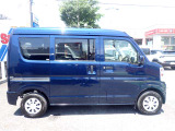 国の指定を受けた自社工場で、整備士が車検と点検整備を行っております。