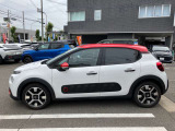 全体的にフランス車らしいデザインですねぇ。