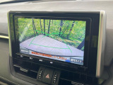 【バックカメラ】駐車時に後方がリアルタイム映像で確認できます。大型商業施設や立体駐車場での駐車時や、夜間のバック時に大活躍!運転スキルに関わらず、今や必須となった装備のひとつです!