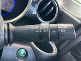 【オートライト(AUTO)】外の明るさをシステムが感知して、自動でヘッドライトが点灯します。ヘッドライトをつけ忘れを防ぐ便利機能です。