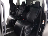 シートカバー装着車両!高級感のある車内空間に加えご家族で移動の際飲食などでの汚れを防ぐ事も出来ます♪