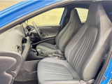 トヨタ中古車「まるごとクリーニング」施工済。外装はもちろん内装はシートを外して見えない所まで徹底洗浄しています。